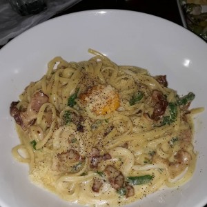 Spaghetti a la carbonara 