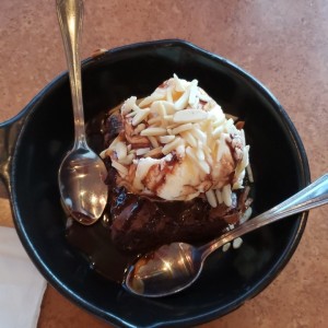 Brownie con helado