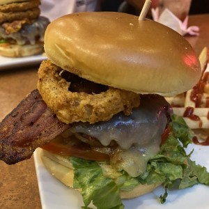 FRIDAYS WHISKEY-GLAZE BURGER, recomendadisima!