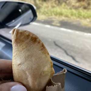 Empanadas varias de pollo queso 