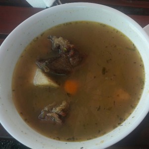 Sopa de costilla de res ahumada