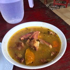 sopa de costilla de res