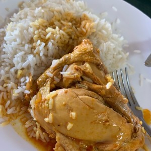 arroz y pollo guisado