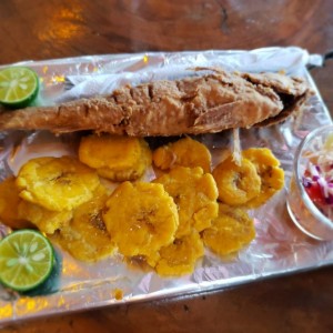 pescado frito con patacones 