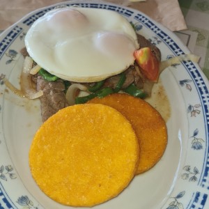 bistec a caballo y tortilla 