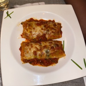 Canelones con ricotta y espinaca al pomodoro