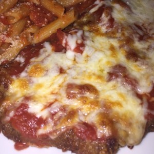 milanesa pizzaiola con penne al pomodoro 