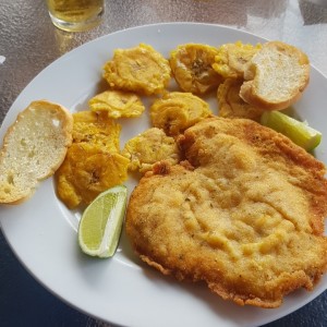 Milanesa de Pollo Sencilla con Patacones