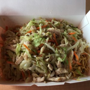 chow mein de pollo