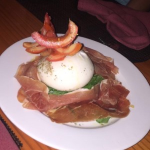 Burrata con prosciutto