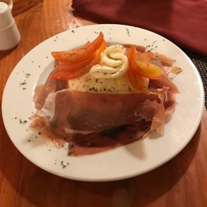 Burrata con prosciutto