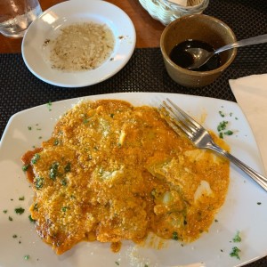 raviolis de espinacas y quedo ricotta en salsa rosada