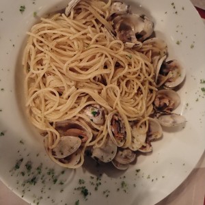 Linguini with clams