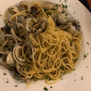 Pasta con Almejas al oleo