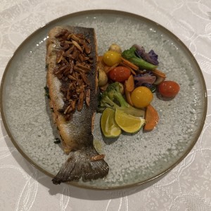 Trucha de Boquete con Relleno Cremoso de Espinacas, Mantequilla Avellanada, Espinacas con Crema