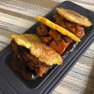 Chicharron de Pork Belly en salsa barbacoa de guayaba