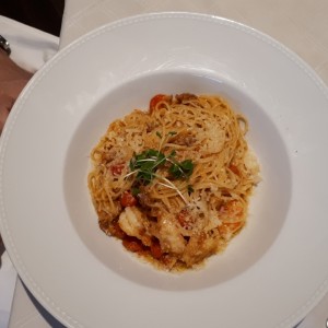 spaghetti con camarones