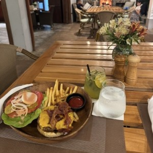 Platos Fuertes - Hamburguesa de Angus