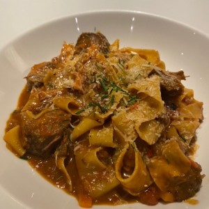 Papardelle con short ribs al barolo