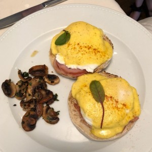 Huevos Benedictos