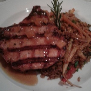 Chuleton ahumado y arroz oriental