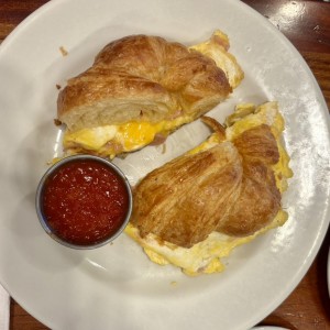 Croissant jamon y huevo 
