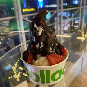Yogurt helado + 2 toppings