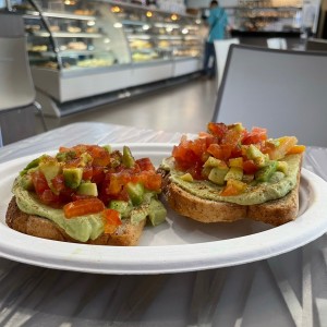 Tostada con aguacate