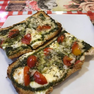 crostino caprese