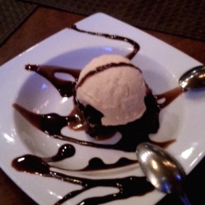 Brownie con helado