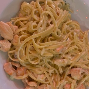 Linguini salmon