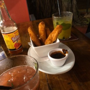 Mojitos y deditos de pollo