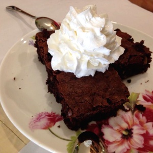 Brownie con helado