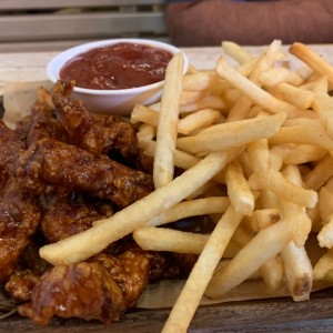 boneless wings con salsa vietnalita y papitas