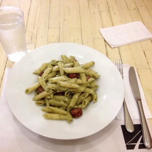 Pasta pesto con chorizo