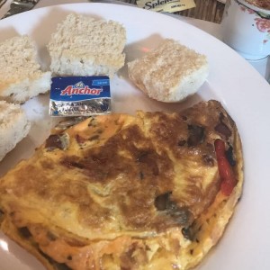 omelette servido con pan de la casa