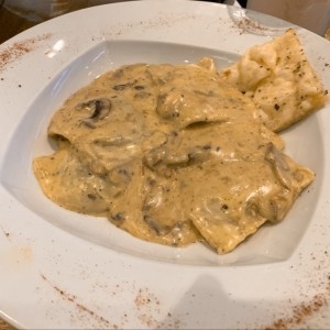 raviolis con salsa de hongos