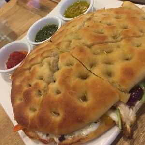 focaccia amalfi con pollo.