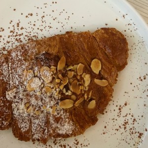 Croissant de almendras