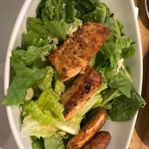 ensalada con salmon a la plancha