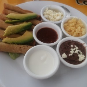 Flautas de pollo