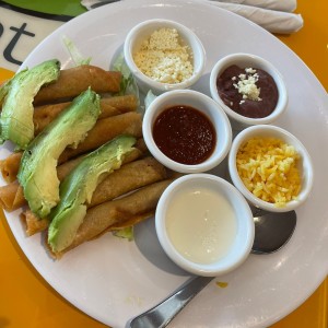 Flautas de pollo