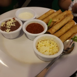 flautas de pollo y puerco