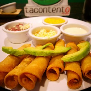 Flautas de pollo