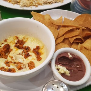 QUESO DERRETIDO CON CHORIZO