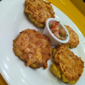 Tostones con queso y Chorizo 