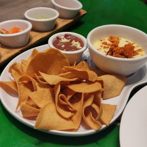 Queso fundidora con chorizo