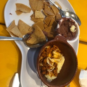 Queso Fundido con Frijoles y Chorizo