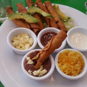 Flautas de pollo