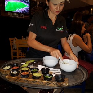 guacamole preparado en mesa